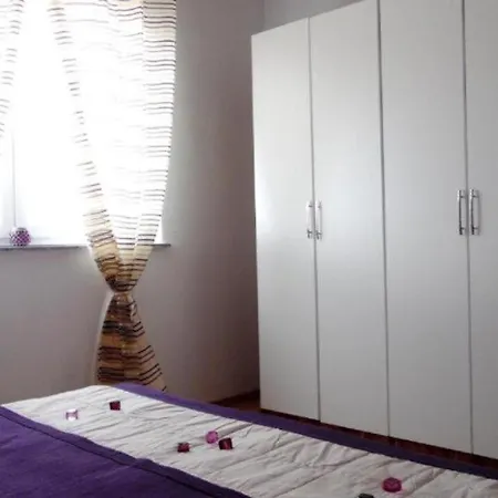 Sara 1 Makarská