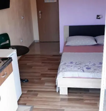 Sara 1 * Makarská
