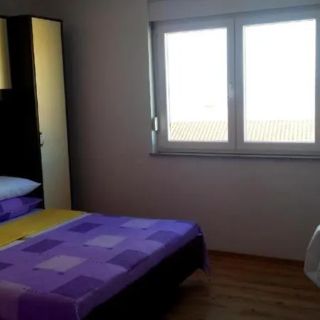 Sara 1 Apartmán *