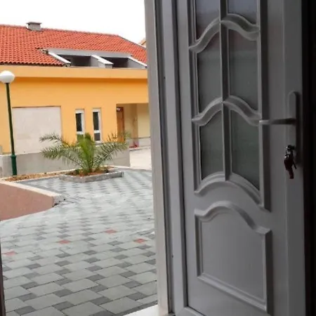 Apartmán Sara 1 *